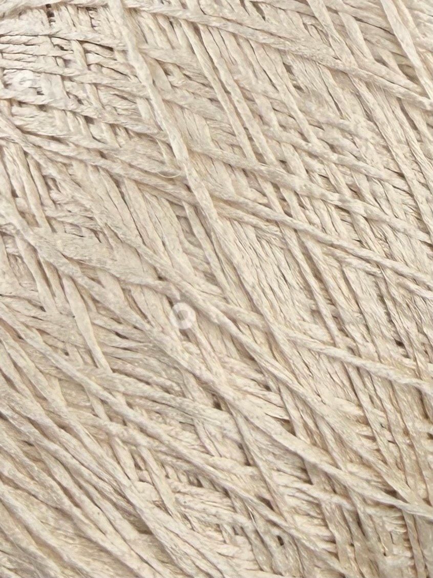 Art. Seta 300 m / 100 g – Fil en pure soie avec paillettes col. Ivoire naturel